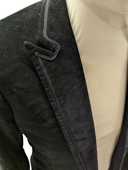 DIOR
Veste blazer en velours ras noir à coude...