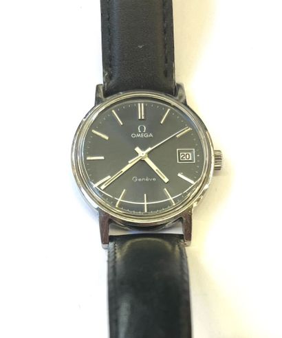 OMEGA
Montre en acier à boitier rond, cadran...