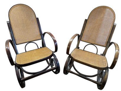 Paire de rocking chair en bois thermocourbé...
