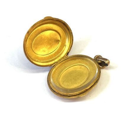 PENDENTIF PORTE-SOUVENIRS en or rose 18K...