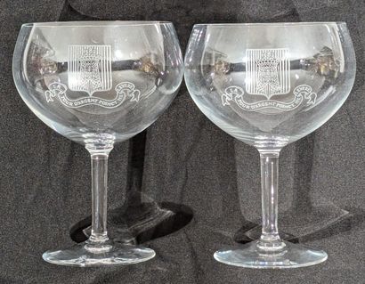 LA TOUR D'ARGENT
Paire de verres à bourgogne...