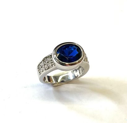 Bague en argent (925/oo) agrémentée d'une...