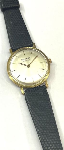 GIGANDET
Montre en acier doré à boitier rond,...