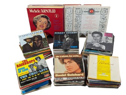 Lot de vinyles 78 et 45 tours dont DALIDA,...