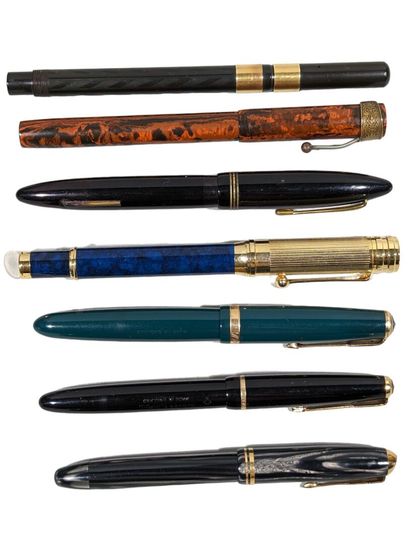 Réunion de 5 stylo-plumes à plume or 18k...