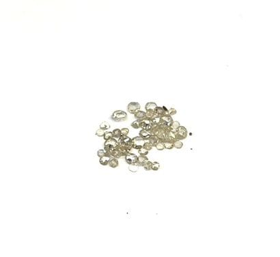 Lot d'environ une quarantaine de petits diamants...