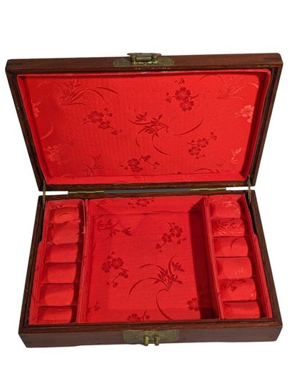 COFFRET à bijoux en bois à décor du symbole...
