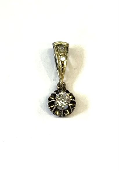 PENDENTIF probablement en platine (850/°°)...
