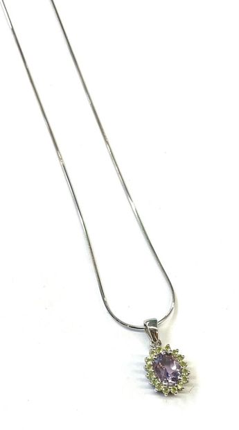 Pendentif en argent 925/oo de forme marguerite...