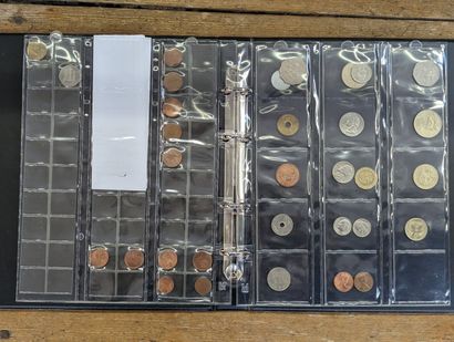 Collection de 9 albums numismatiques contenant...