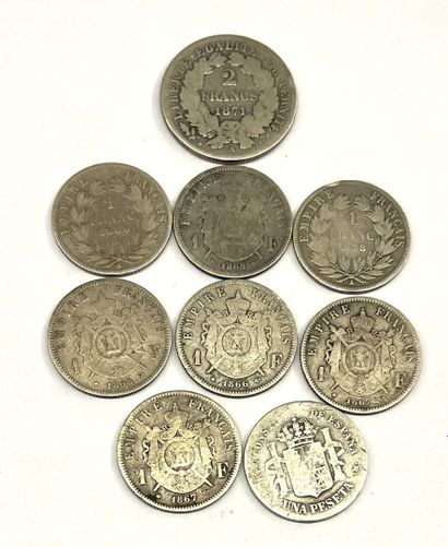 Lot de monnaies en argent comprenant : 
-...