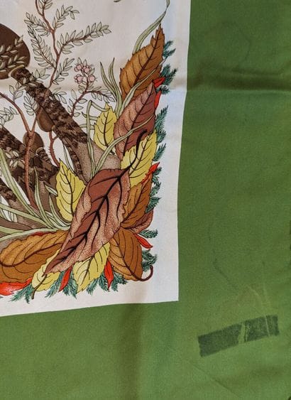 GUCCI
Carré de soie imprimé à décor de champignons,...