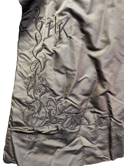 MANTEAU long en vision brun clair avec ceinture.
Taille...
