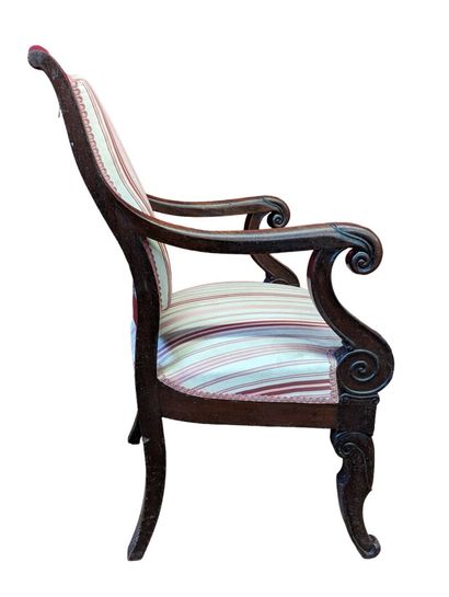 Fauteuil en acajou et placage d'acajou à...