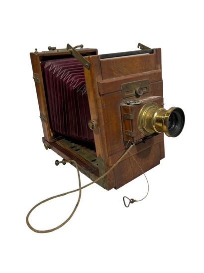 Appareil photo à soufflet en bois et laiton...