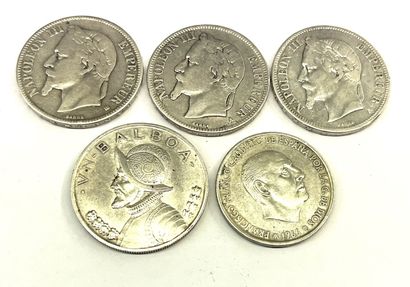 Lot de monnaies en argent comprenant : 
-...