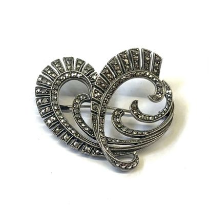 BROCHE en argent 925/°° de forme de volutes...