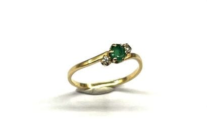 Bague en or jaune 18 K (750/oo) centrée d'une...