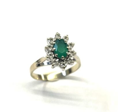 BAGUE marguerite en or blanc ou platine sertie...