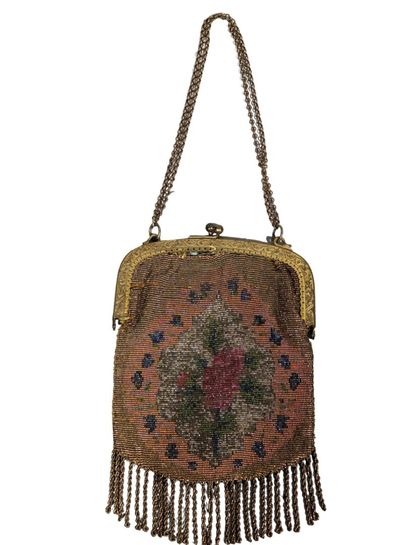 SAC à monture en métal doré et réticulé formant...