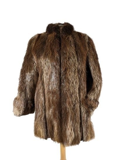 ROTTENBERG Paris
Veste en marmotte brun nuancé.
Taille...