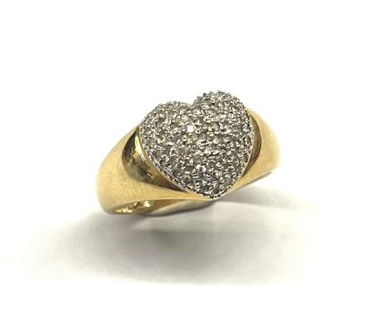 BAGUE en or jaune 18k (750/°°) à décor d'un...