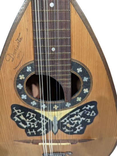 Mandoline Napolitaine en bois de placage...