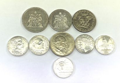Réunion de pièces de monnaie démonétisées...