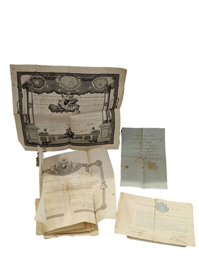 Lot de documents notariés anciens comprenant...