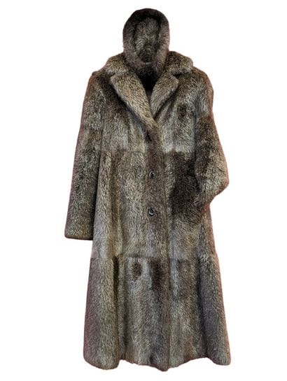 MANTEAU long et toque en fourrure de marmotte.
Taille...