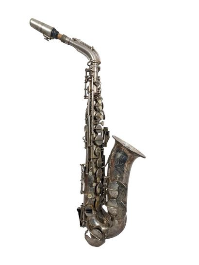 PIERRET - Modèle « Super Artiste 47 ». 
Saxophone...