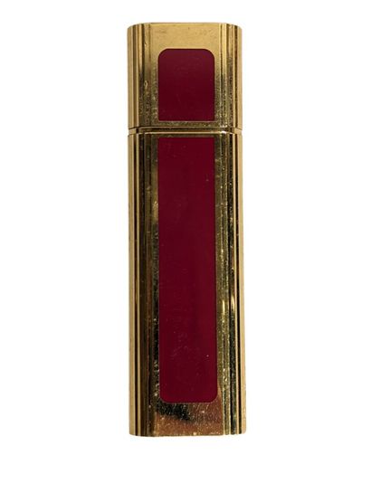CARTIER
Vaporisateur en métal doré et laque...