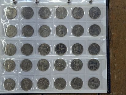 Collection de 9 albums numismatiques contenant...