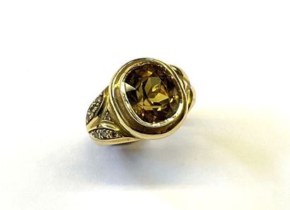 BAGUE en or jaune 18K (750/1000e) sertie...