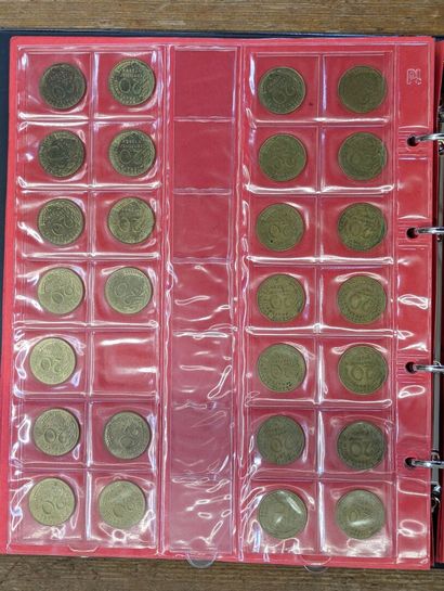 Collection de 9 albums numismatiques contenant...