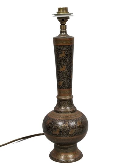 INDES DU SUD
Pied de lampe en cuivre jaune...