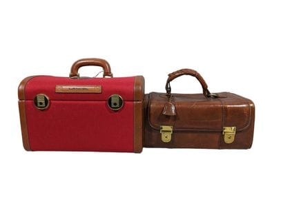 Lot de vanity comprenant : 
- LANCEL, Vanity...