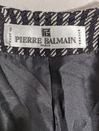 PIERRE BALMAIN
Veste en laine à décor noir...