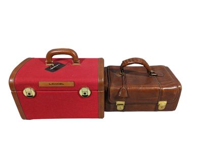 Lot de vanity comprenant : 
- LANCEL, Vanity...