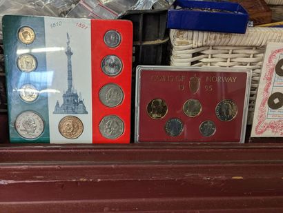 Importante collection de pièces de monnaies...