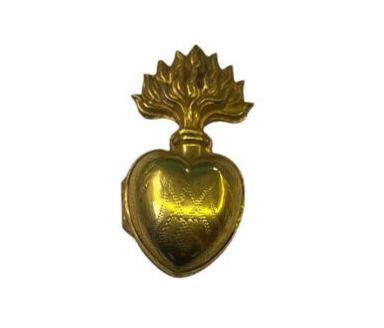 Pendentif porte-souvenir ex-voto en métal...