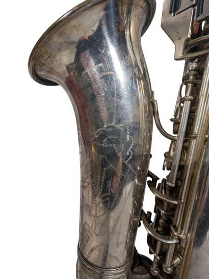 PIERRET - Modèle « Super Artiste 47 ». 
Saxophone...
