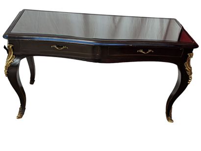 Console d'entrée en bois laqué noir. Elle...