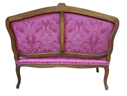 BANQUETTE en hêtre sculpté à dossier violoné...