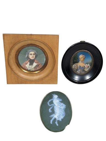 Lot de miniatures peintes figurant des portraits...