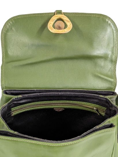 LANCEL 
Sac bandoulière en cuir lisse vert...