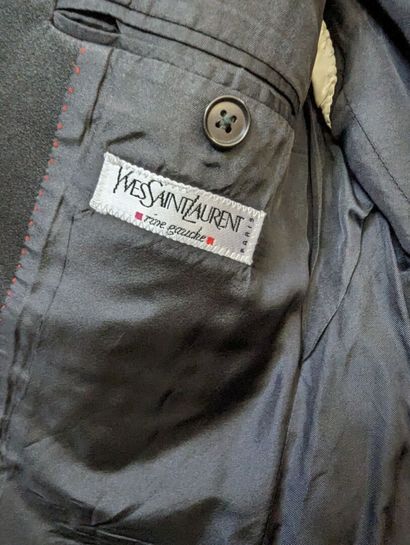 Réunion de trois vestes blazers pour homme...