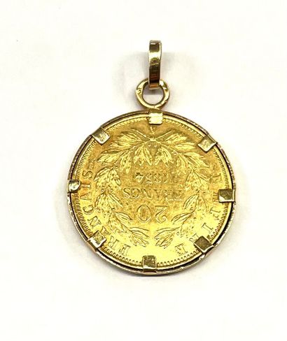 Pendentif en or jaune 18 K (750/oo) retenant...