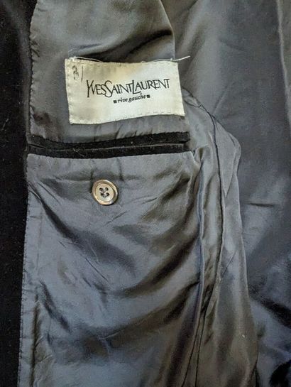 Réunion de trois vestes blazers pour homme...
