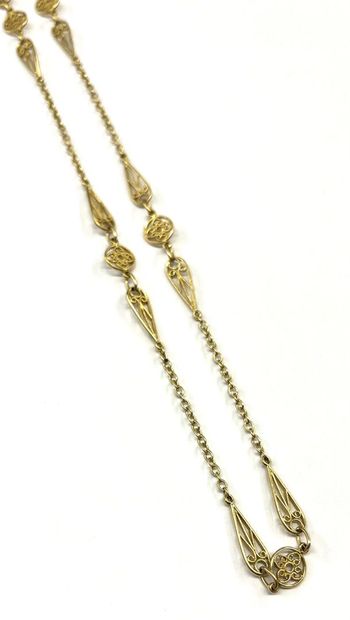 Sautoir en or jaune 18 K (750/oo) à mailles...